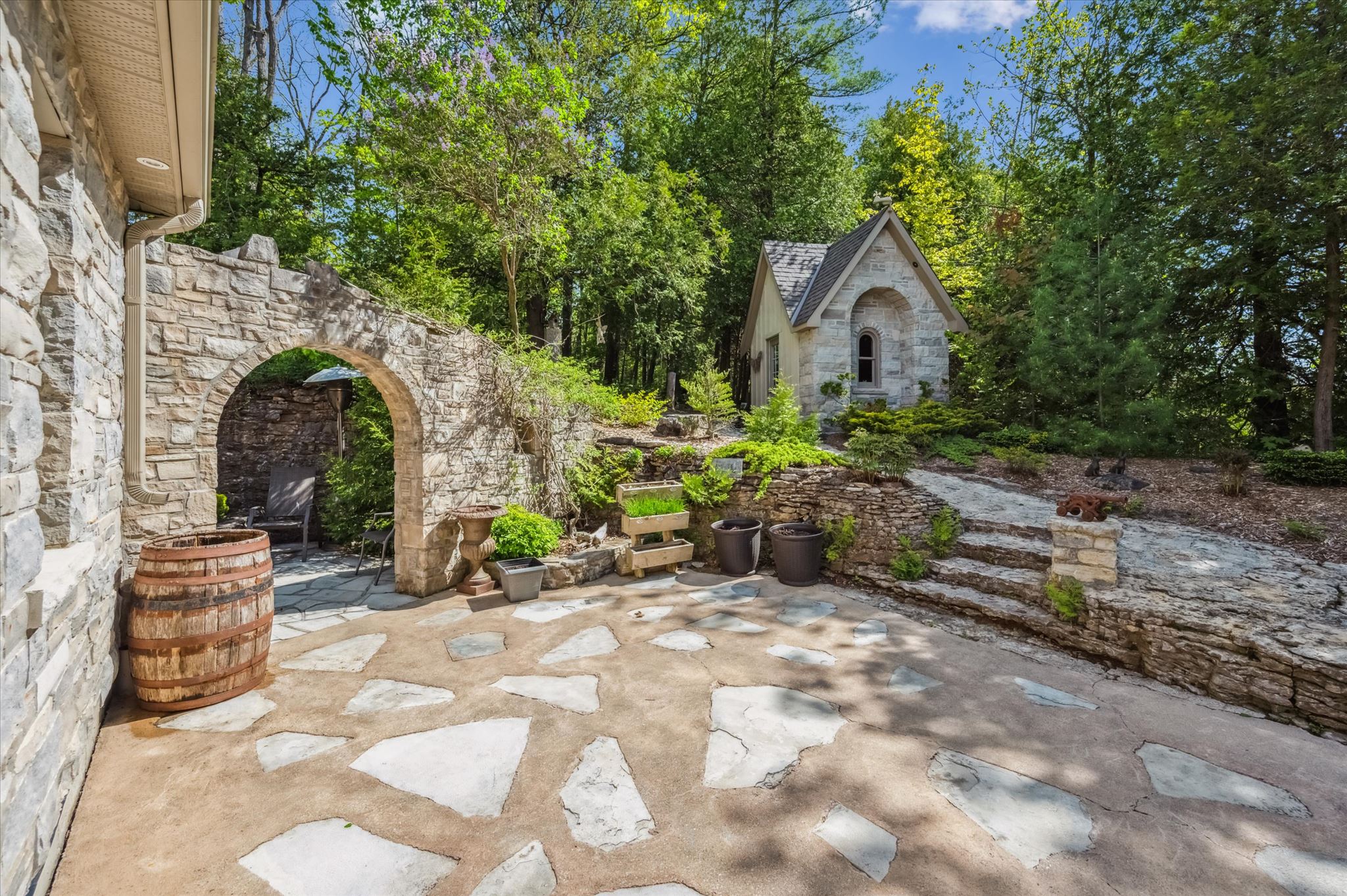 Courtyard and cabin